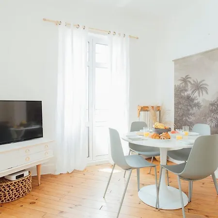 Coachella Vintage Apartment In The Heart Of Saint-Charles Apartmán