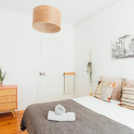 Coachella Vintage Apartment In The Heart Of Saint-Charles Apartmán *
