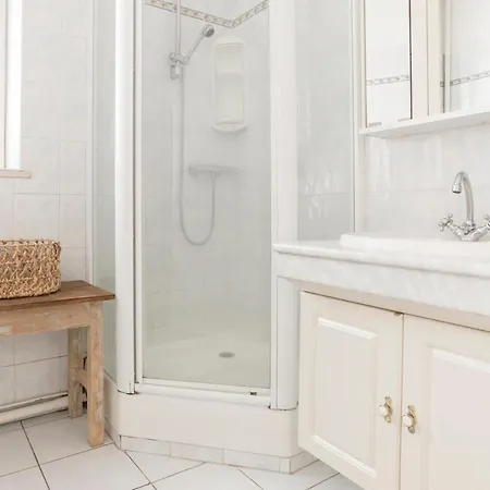 Coachella Vintage Apartment In The Heart Of Saint-Charles Apartmán *